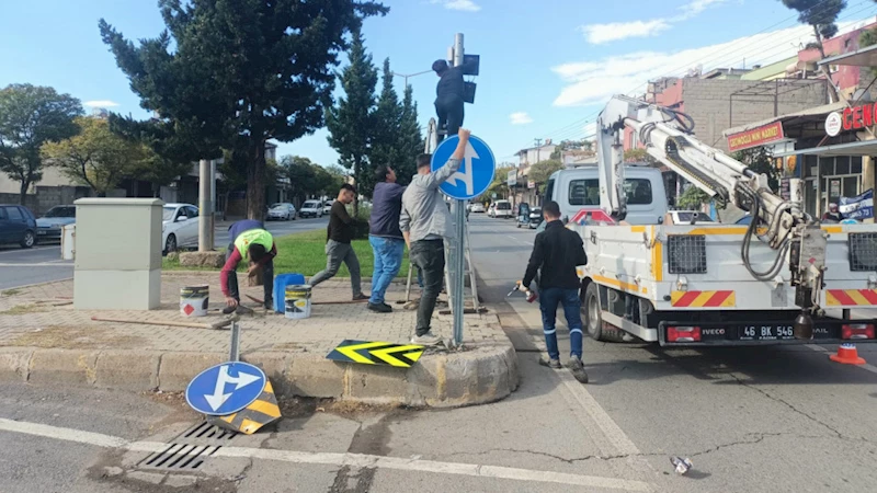 Büyükşehir, Trafik İşaret ve İşaretçilerinin Bakımını Sürdürüyor