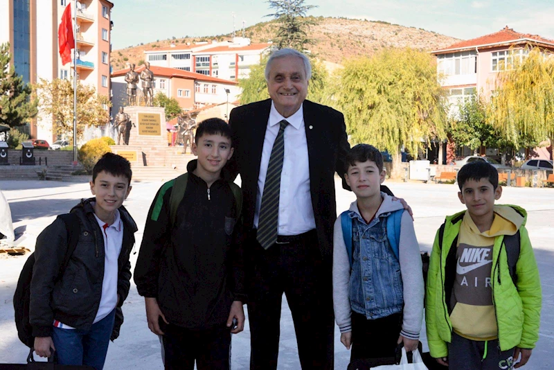 BAŞKAN BAKKALCIOĞLU ÇOCUKLARI SEVİNDİRDİ