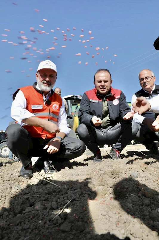 BAŞKAN ÇOLAKBAYRAKDAR, “TÜRKİYE YÜZYILI’NDA ÇİFTÇİLERİMİZİ GELECEĞE TAŞIYACAK PROJELER ÜRETİYORUZ”