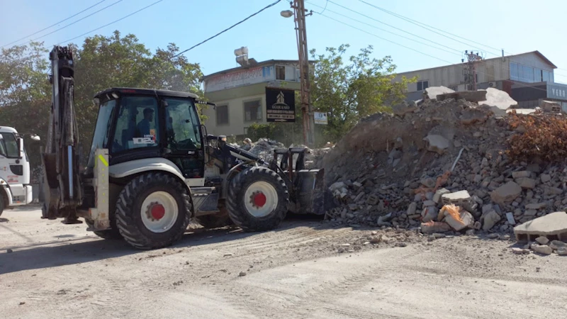 Büyükşehir, İnşaat Atıklarını Bir Bir Kaldırıyor