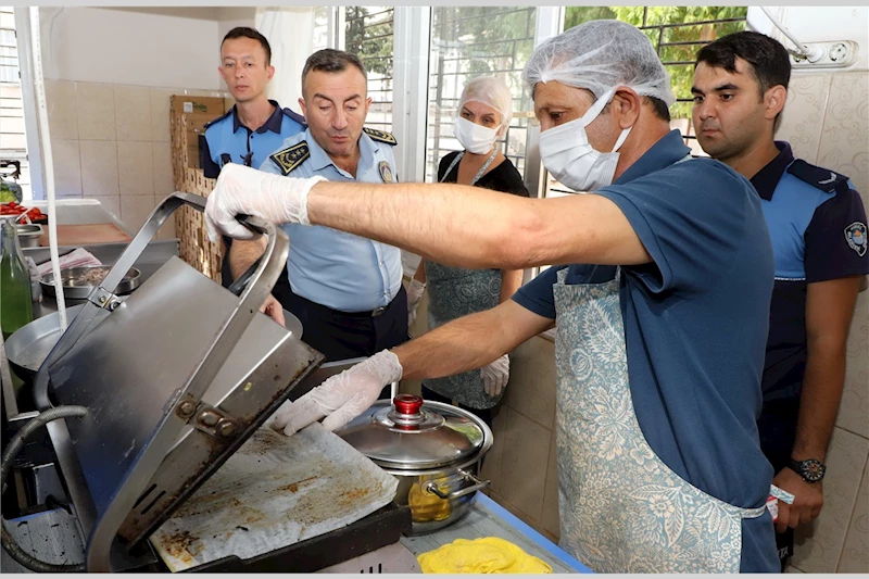 AKDENİZ ZABITA MÜDÜRLÜĞÜ EKİPLERİ OKUL KANTİNLERİNİ DENETLEDİ