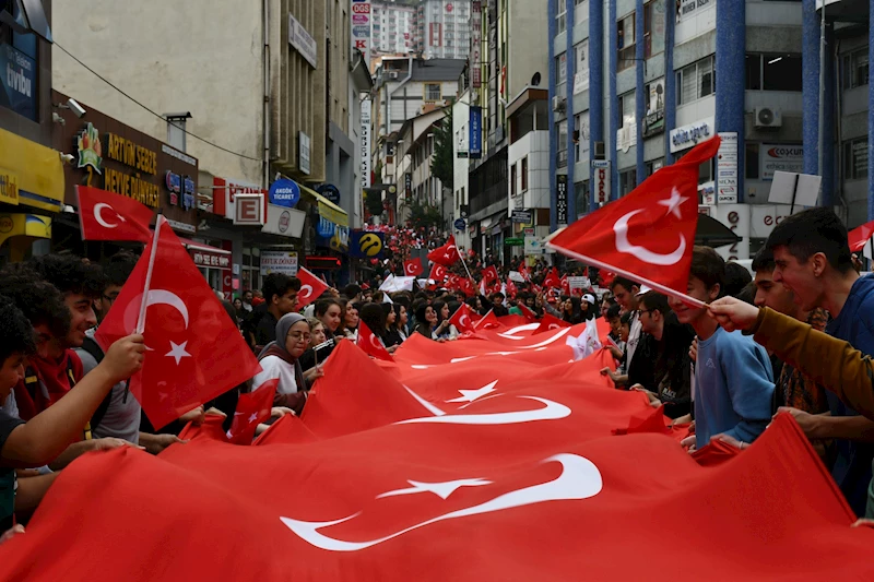 BAŞKAN ELÇİN,  CUMHURİYETİ BİZ BÖYLE KAZANDIK YÜRÜYÜŞÜNE KATILDI