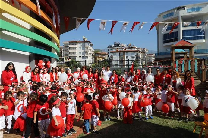 ALANYA BELEDİYE KREŞİNDE CUMHURİYET’İN 100. YIL COŞKUSU