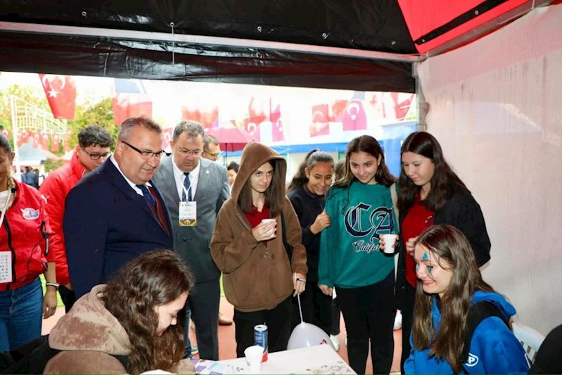 BAŞKAN ÇERÇİ MANİSA BİLİM ŞENLİĞİNE KATILDI