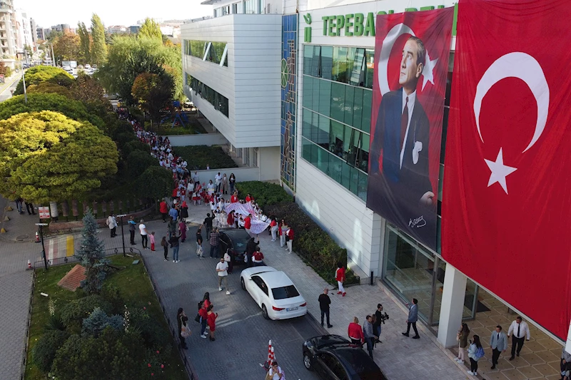 CUMHURİYETİMİZİN 100. YAŞI MİNİKLERLE COŞKUYLA KUTLANDI