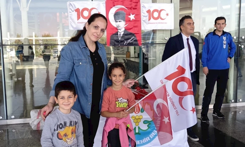 Şehirlerarası Otobüs Terminali Kırmızı-Beyaza Büründü