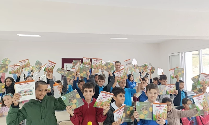 77 Öğrenci Arıların Dünyasına Konuk Oldu