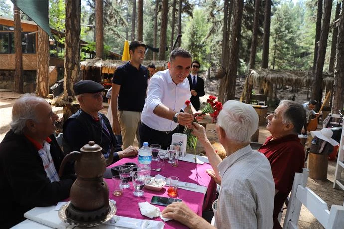 TEVFİK HOCA EVİ MÜDAVİMLERİ 1 EKİM YAŞLILAR GÜNÜ’NDE KAHVALTIDA BİR ARAYA GELDİ