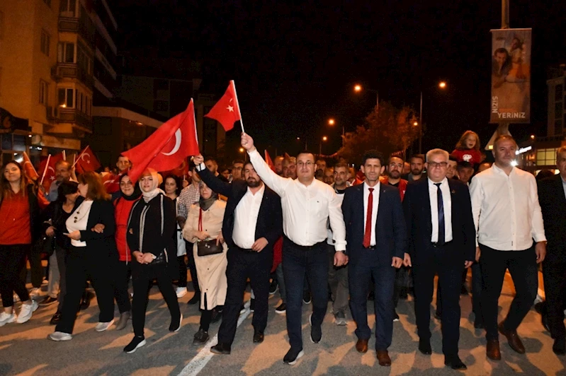 MUSTAFAKEMALPAŞA’DA TARİHİ KALABALIK CUMHURİYET COŞKUSU