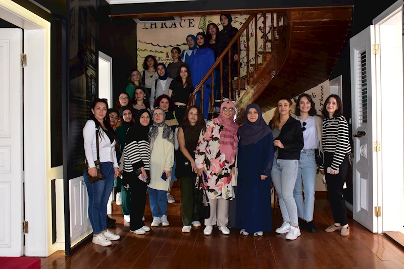 Süleymanpaşa Belediyesinden üniversiteli kızlara şehir turu