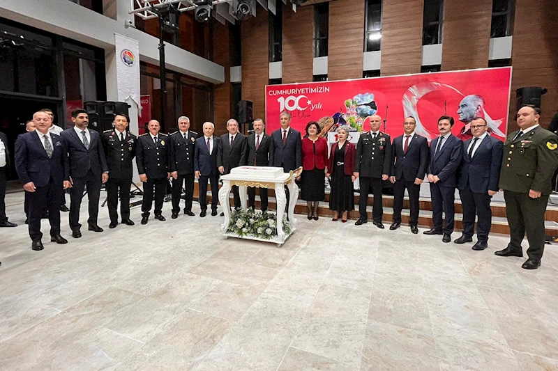 Cumhuriyet Bayramı Kabul Töreni Kanyon Düğün Salonunda Düzenledi