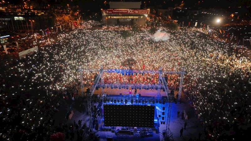 Cumhuriyetin 100. Yılını 100 Binler Coşku ve Gururla Kutladı