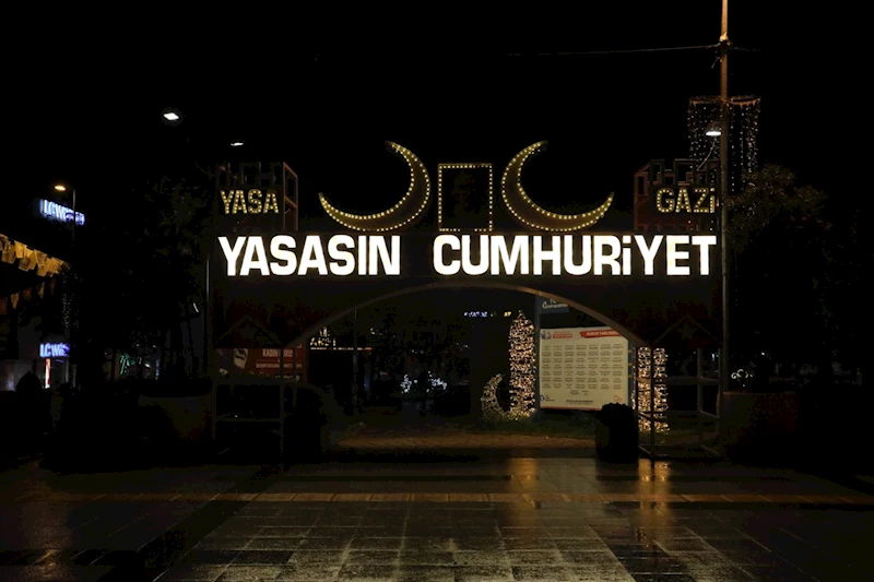 İZMİT BELEDİYESİ CUMHURİYETİN 100. YILINA ÖZEL EFSANE TAKIN BENZERİNİ ÜRETTİ