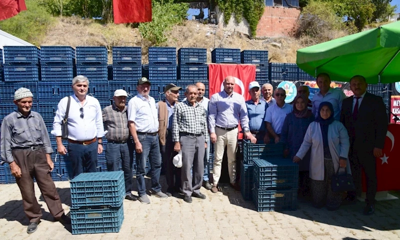 Büyükşehir’den Gördes’e 9000 Meyve Kasası