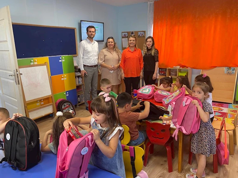 BAŞKAN HÜRRİYET, ÖĞRENCİLERİN YÜZLERİNDE GÜLÜMSEME OLMAYA DEVAM EDİYOR