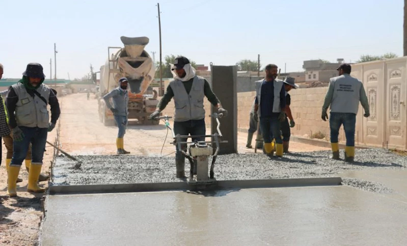 Büyükşehir’den Harran’a Beton Yol Ve Sathi Kaplama Çalışması