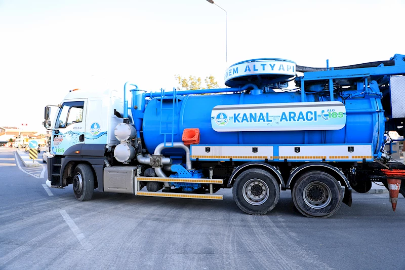 Büyükşehir vatandaşların sağlığı için Sapanca’da altyapı hatlarını temizliyor
