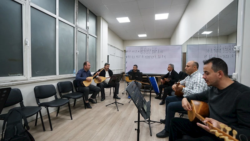 Bağlama Çalmayı KAMEK’te Öğreniyorlar