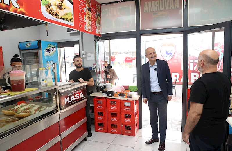 BAŞKAN OKAY, KONTEYNER ÇARŞILARDA ESNAFLA BİR ARAYA GELDİ