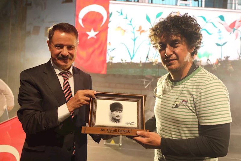 Atakum’dan dünyaya tek ses: “Yaşasın Cumhuriyet!”