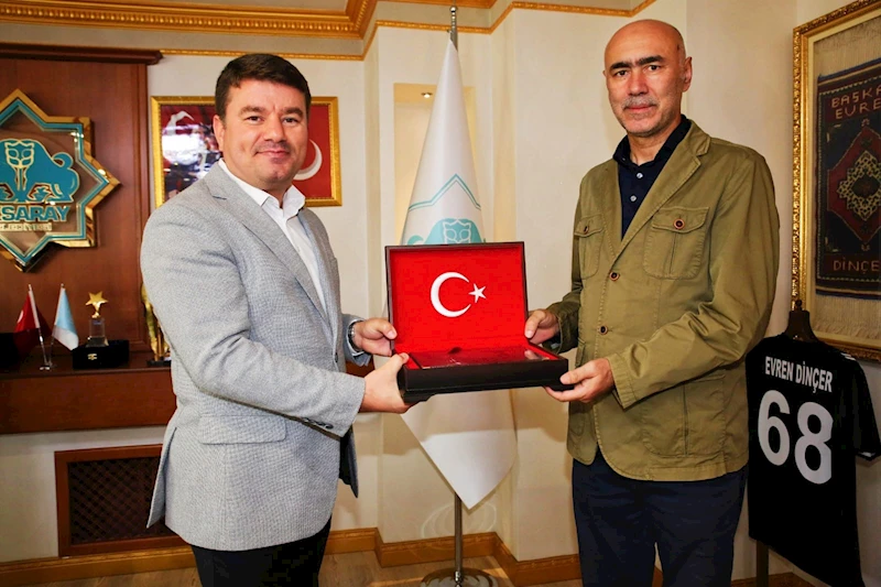 BELEDİYE BAŞKANI DR. EVREN DİNÇER, TÜRKİYE İNSAN HAKLARI VE EŞİTLİK KURUMU İKİNCİ BAŞKANI ALİŞAN TİRYAKİ VE BERABERİNDEKİ HEYETLE BİRLİKTE ‘’HAYIR ÇARŞISINI’’ ZİYARET ETTİ