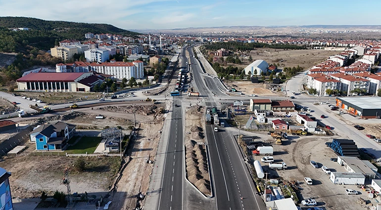 ZAFERTEPE VE GERMİYAN KAMPÜSÜ KAVŞAKLARINA 40 BİN TON ASFALT DESTEĞİ