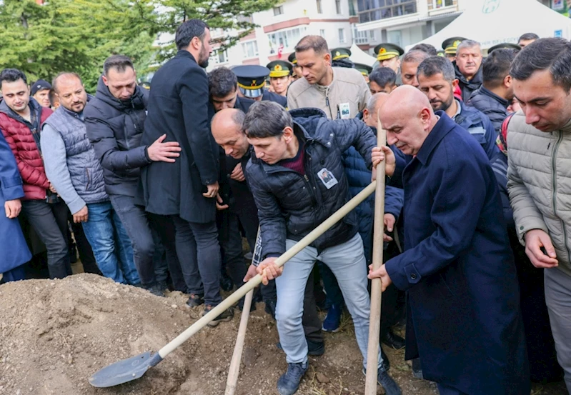 Şehit Üsteğmen Abdullah Köse son yolculuğuna uğurlandı