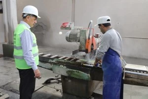 Erzincan Belediyesi işlediği Andezit taşları ile kenti güzelleştirmeye devam ediyor