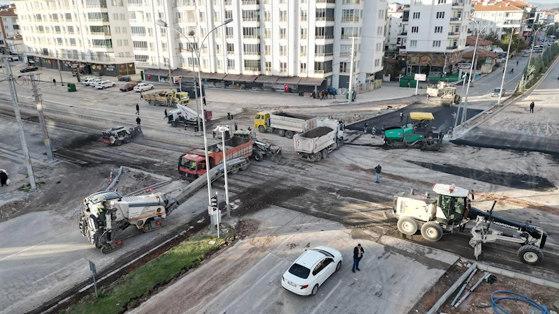 ALPARSLAN TÜRKEŞ BULVARINDA ÇALIŞMALAR 150 PERSONEL VE 20 İŞ MAKİNASI İLE SÜRDÜRÜLÜYOR
