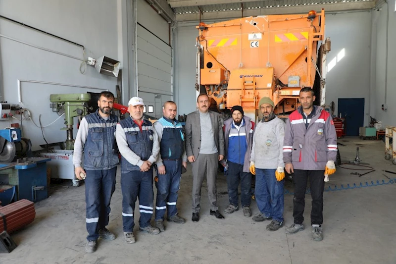 Yaklaşan kış öncesi Fen İşleri Müdürlüğüne bağlı Karla Mücadele Ekiplerimiz, hazırlıklarını tamamlamak üzere.