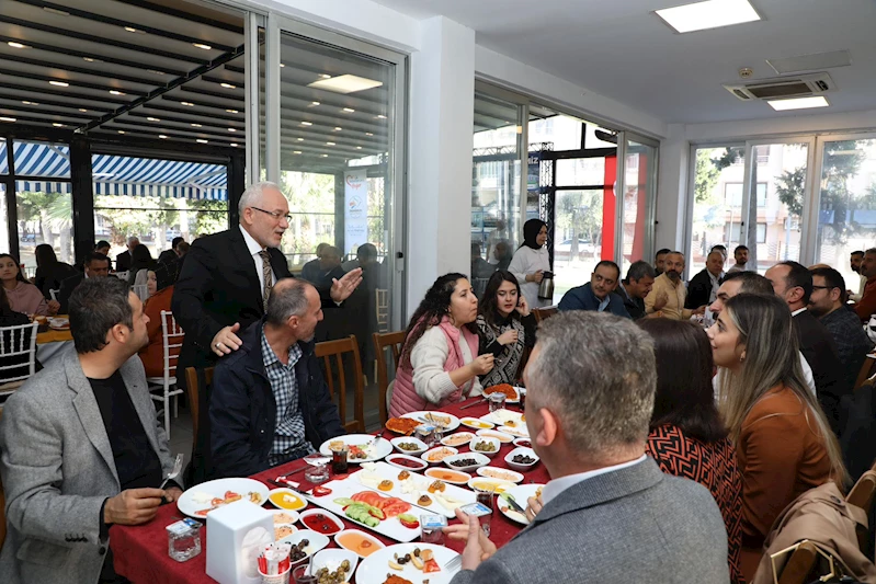 BAŞKAN TOSYALI ÖĞRETMENLER İLE BİR ARAYA GELDİ
