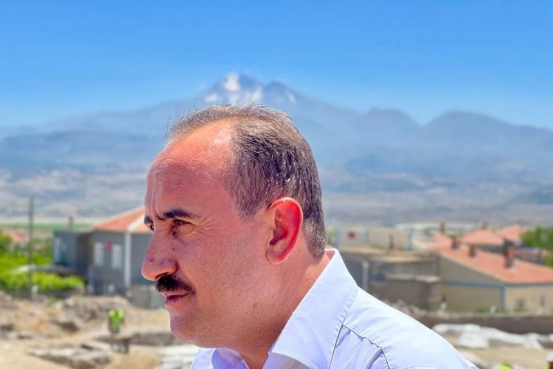 Yol odur ki doğru vara Göz odur ki Hakk