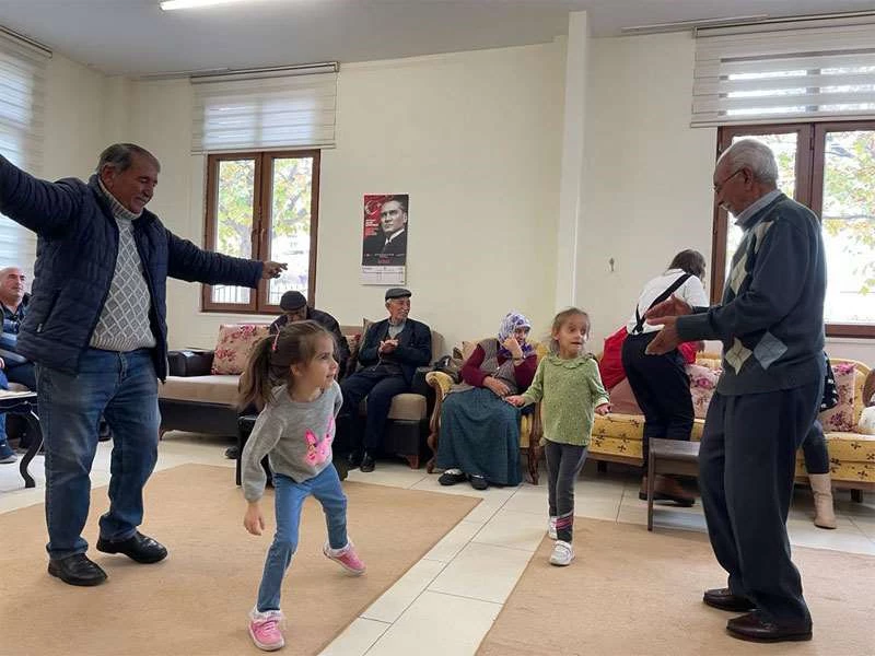 AHMET ARA ENGELSİZ KREŞİ ÖĞRENCİLERİNDEN KOCA ÇINARLARA ZİYARET