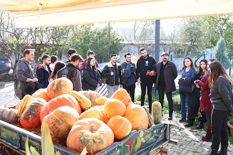 Üniversite öğrencilerine kompost eğitimi