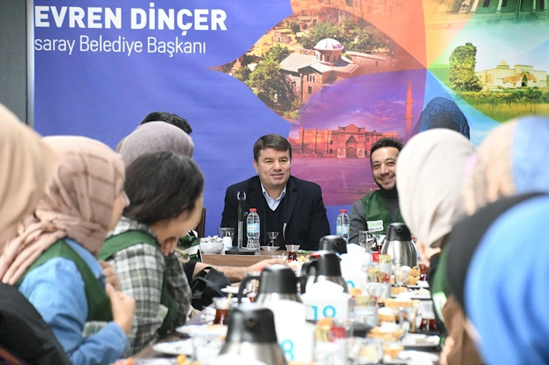 BAŞKAN DİNÇER YEŞİLAY GÖNÜLLÜLERİ İLE KAHVALTIDA BİRARAYA GELDİ