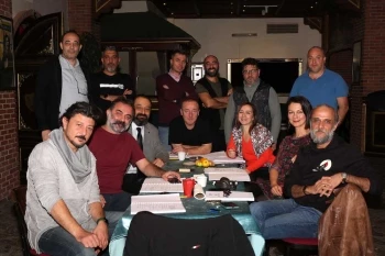 ŞEHİR TİYATROLARI’NDAN ETKİLEYİCİ BİR DRAM “İÇERDEKİLER”