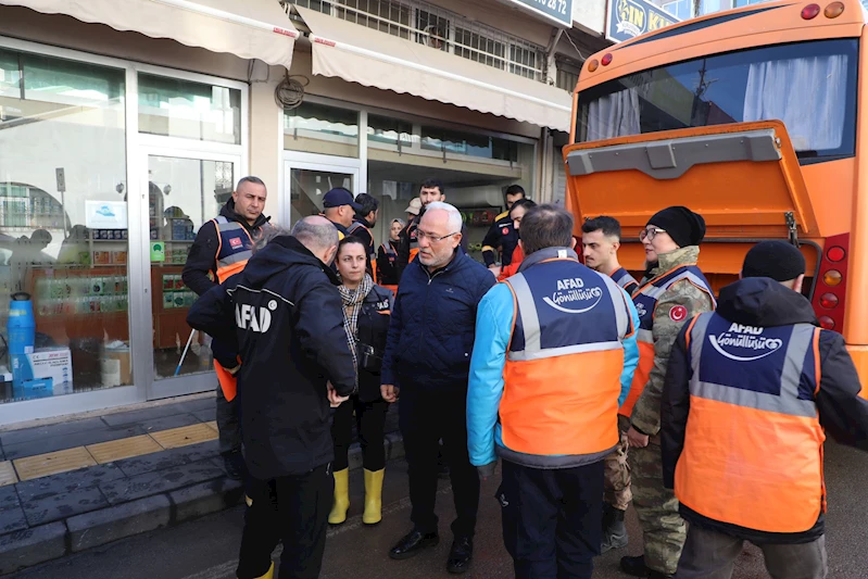 BELEDİYE BAŞKANI TOSYALI: TÜM EKİPLERİMİZ İLE SAHADAYIZ