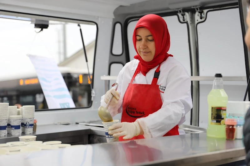 BANDIRMA BELEDİYESİ’NDEN İÇLERİ ISITAN ÇORBA İKRAMI