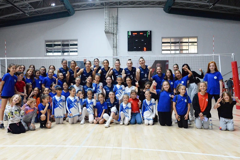 “BİZİM KIZLAR” 3. HAFTADA DÜZCE VOLEYBOL’U 3-0 YENEREK 3. GALİBİYETLERİNİ ALDI