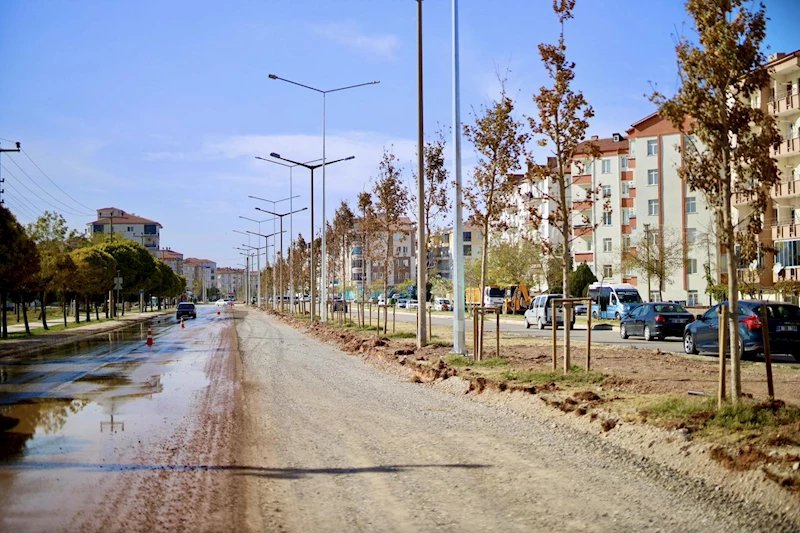 ALPARSLAN TÜRKEŞ BULVARINDA YOLLAR GENİŞLİYOR