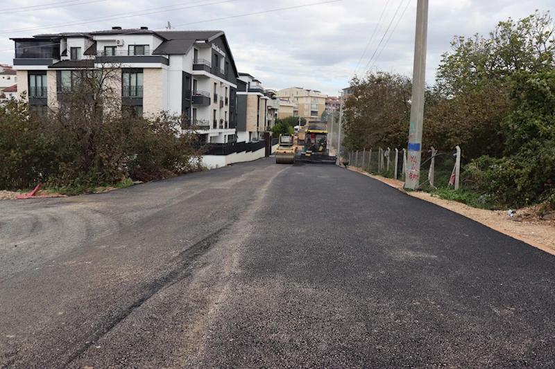 İZMİT BELEDİYESİ GAFFAR OKKAN CADDESİNDE ASFALT MESAİSİNİ SÜRDÜRÜYOR