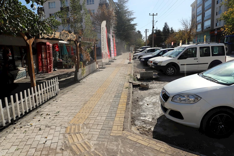 Aksu Mahallesi’nde Yol ve Kaldırımlar Yenileniyor