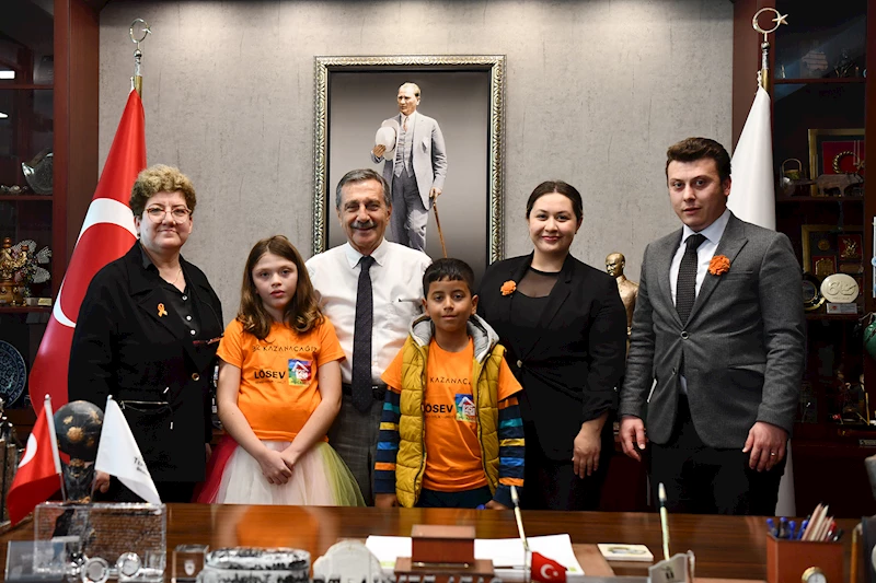 BAŞKAN ATAÇ LÖSEMİYİ YENEN ÇOCUKLARI AĞIRLADI