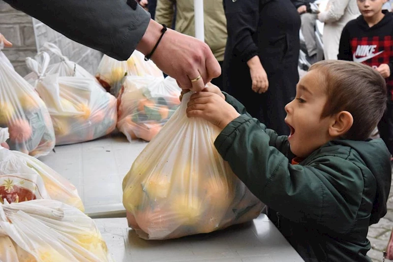 20 TON MANDALİNA VE LİMON VATANDAŞLARA DAĞITILDI