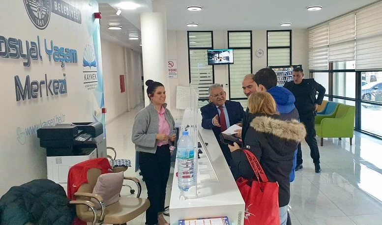 Başkan Büyükkılıç, Talas Sosyal Yaşam Merkezi’nde Vatandaşlarla Bir Araya Geldi