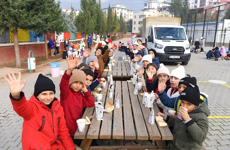 DULKADİROĞLUNDAN ÖĞRENCİLERE ÇORBA İKRAMI