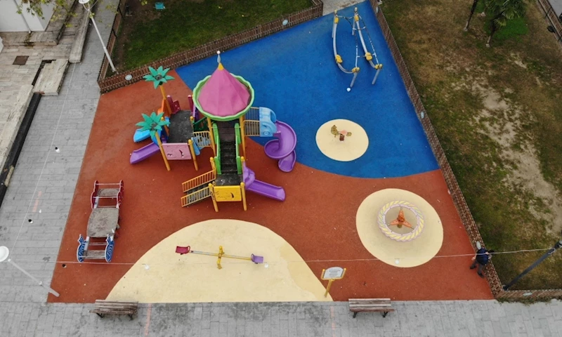 6 Adet Çocuk Parkının Zemini Yenilendi