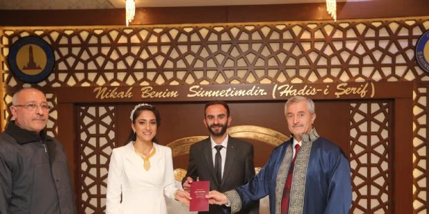 Başkanımızdan Evlenen Gençlere Nikâh Sürprizi