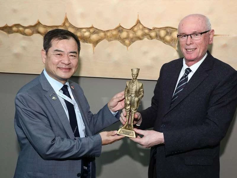 BAŞKAN KURT JAPON DEPREM UZMANI YOSHİNORİ MORİWAKİ İLE BİR ARAYA GELDİ