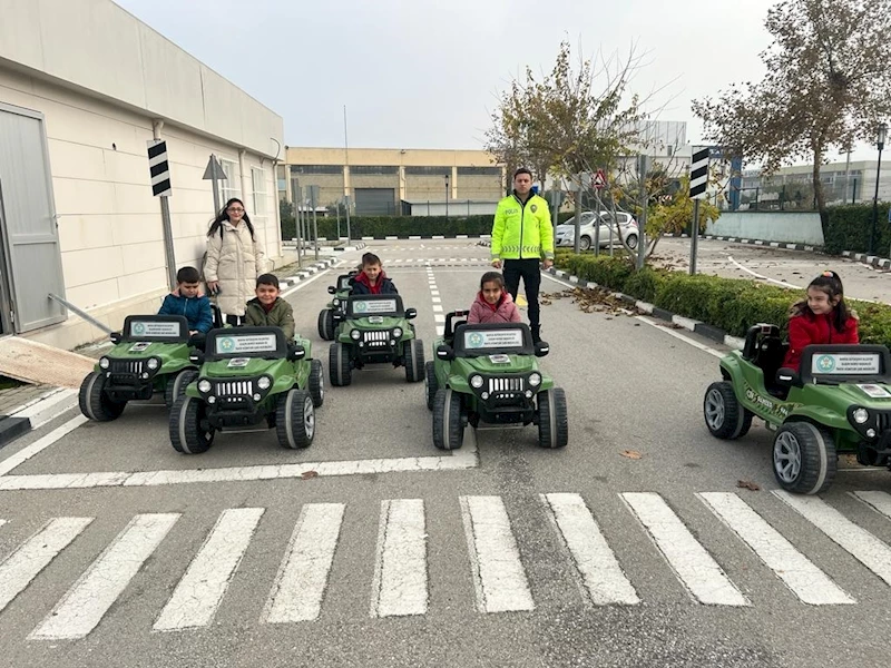 Çocuklar Trafik Kurallarını Eğlenerek Öğreniyor